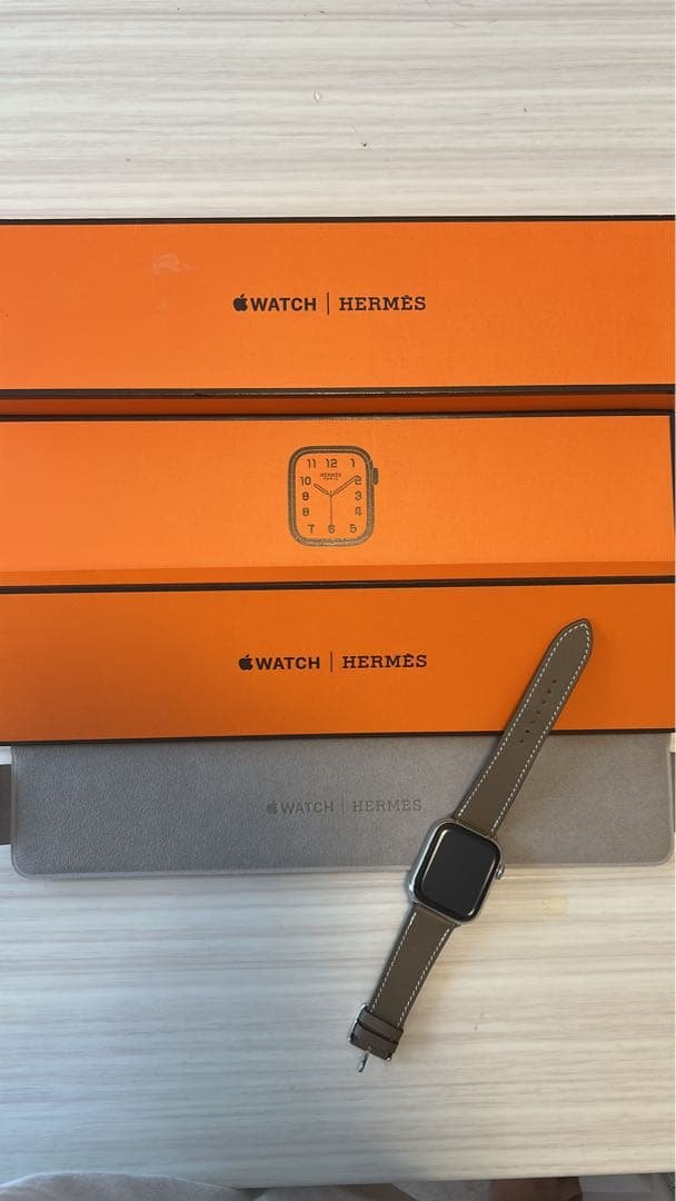Apple Watch Hermès Series 8 エトゥープ Apple Watch HERMES⌚️🧡﻿ ﻿ ﻿ エトゥープカラーが﻿ 可愛すぎて一目